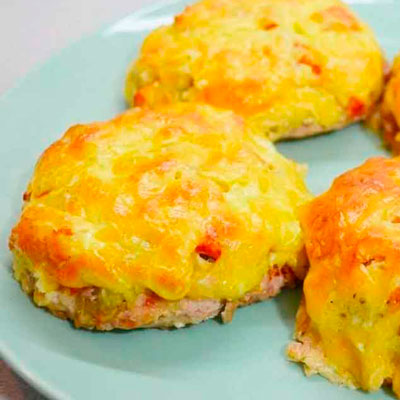 Стожки с соленым огурцом и ветчиной